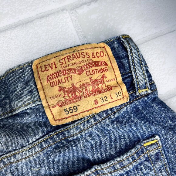 Y2K Levi’s 559 Faded Medium-Dark Wash Jeans - Picture 5 of 5